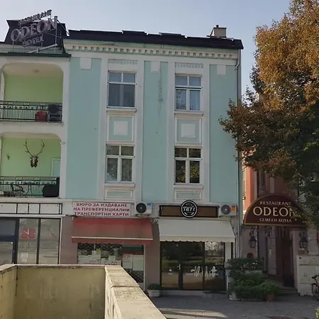 Готель Odeon 3*